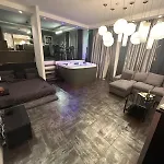 B&m Jacuzzi Rezidencija Self Check - In Apartmán