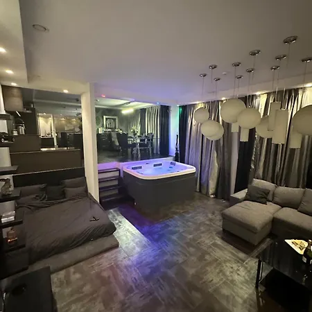Διαμέρισμα B&m Jacuzzi & Party Time Βίλνιους