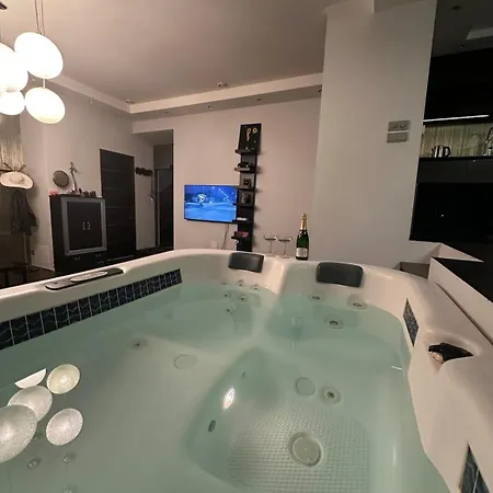B&m Jacuzzi Rezidencija Self Check - In ヴィリニュス