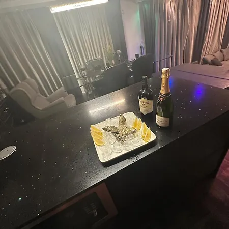 Apartment B&m Jacuzzi & Party Time *