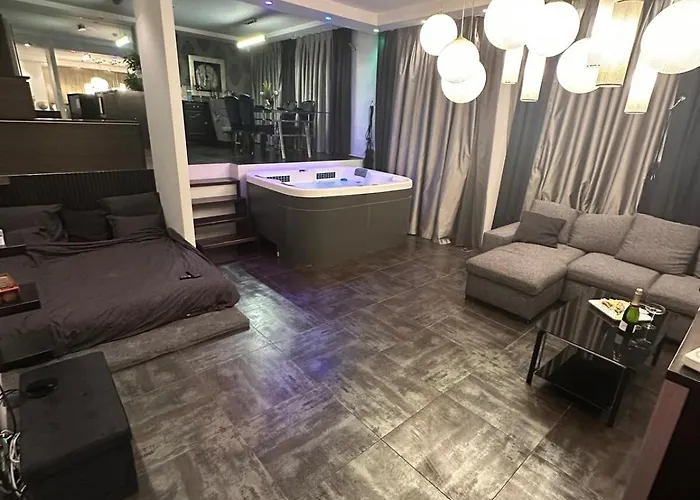 B&m Jacuzzi Rezidencija Self Check - In דירה