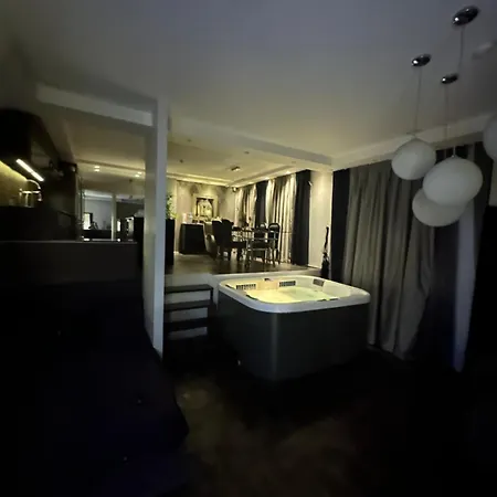 B&m Jacuzzi Rezidencija Self Check - In Apartman *